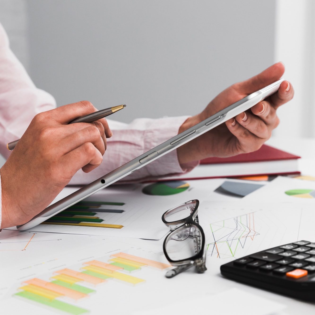 Analyse financière B2B : le cabinet ALTEZA audite vos factures d'énergie, détecte les erreurs et optimise vos taxes (CSPE, TICGN).